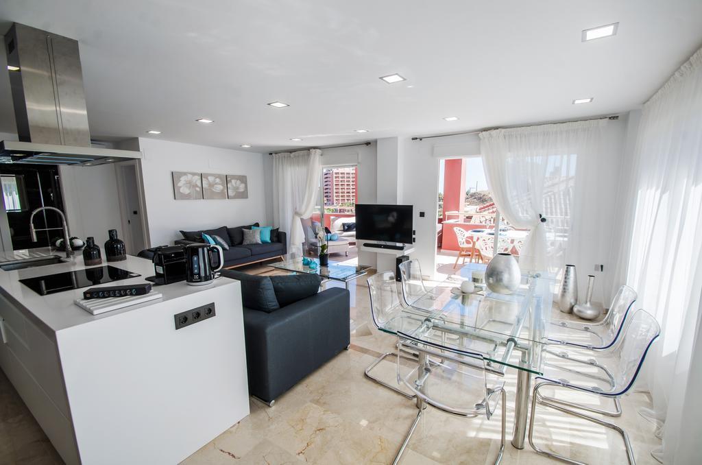 Gorgeous 170 Sq.M. Penthouse With Sea View Terraces Apartment เบนัลมาเดนา ภายนอก รูปภาพ